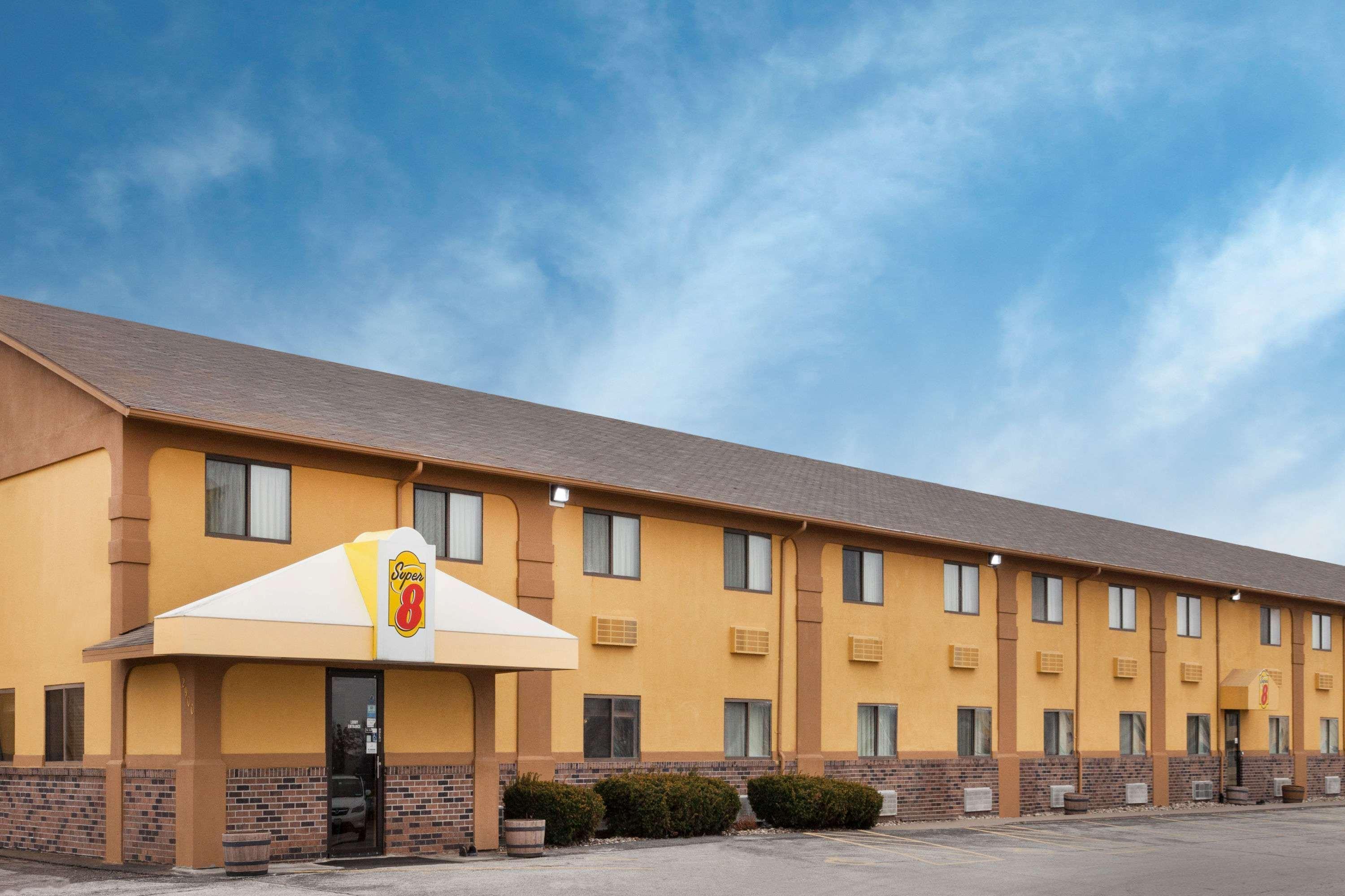 Super 8 By Wyndham Muscatine Exterior foto